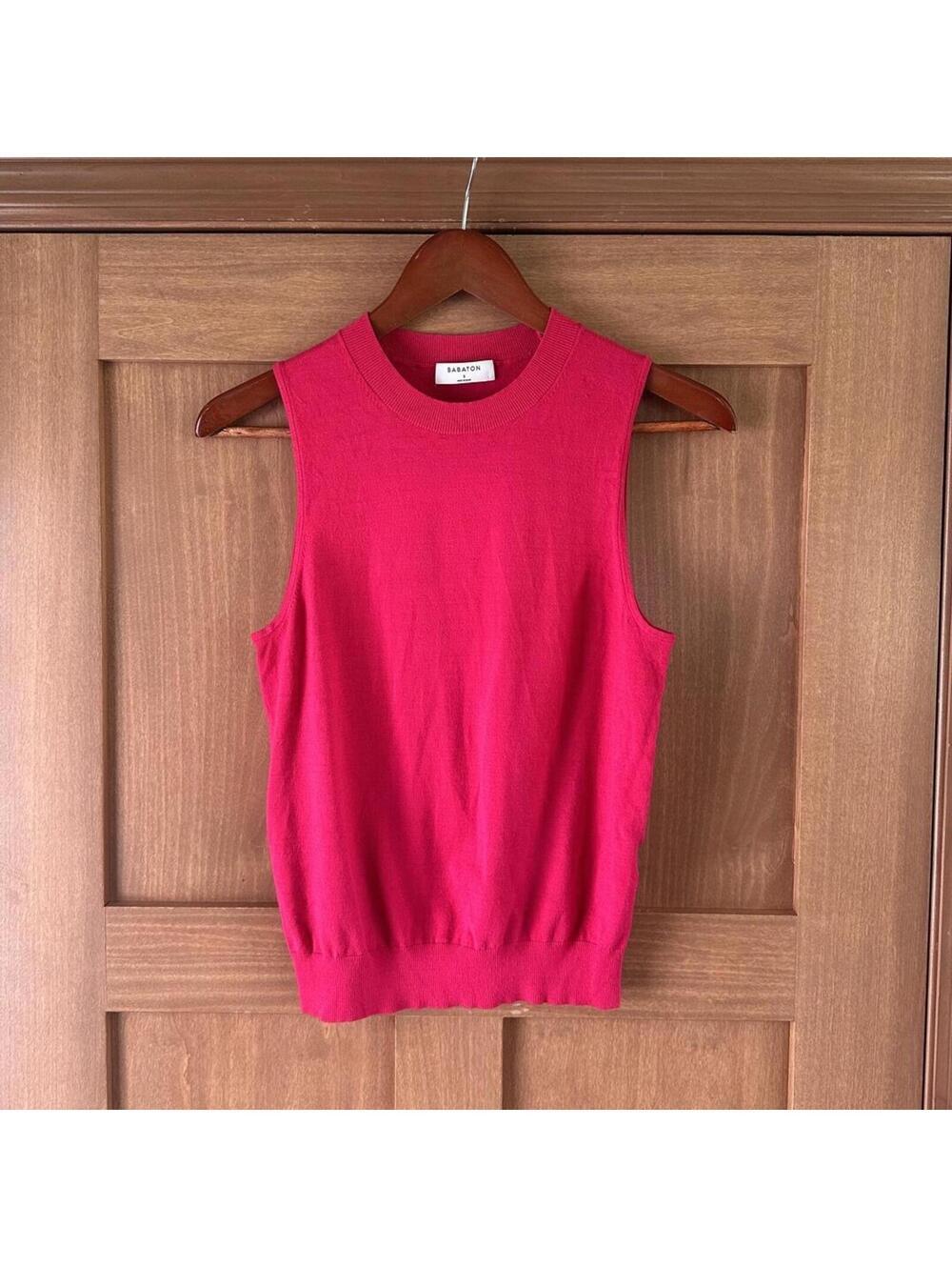 Babaton Aritzia Fushia Hot Pink Sweater Vest Sleeveless Women’s size Small
